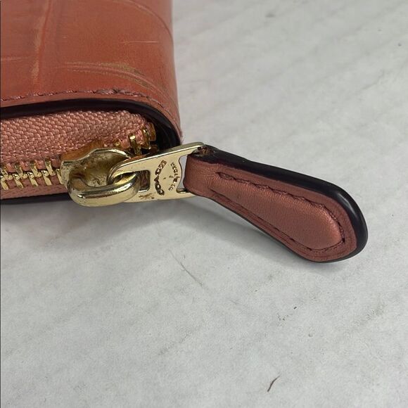 Coach light Salmon Croc-Embossed accordion zip-around Wallet - Picture 5 of 10